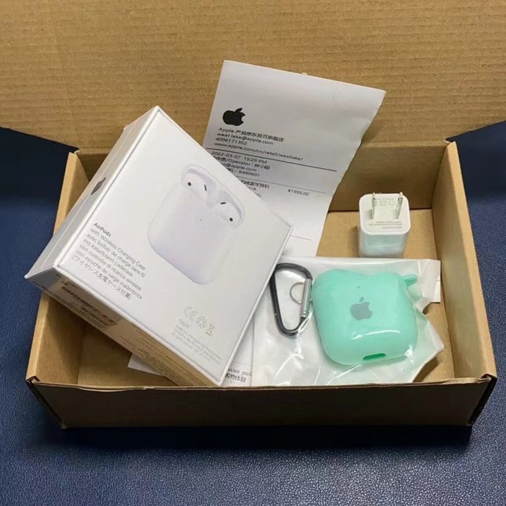 NEW AirPods True Wireless Bluetooth Headphones (2nd Gen) w/Charging Case - Picture 4 of 6